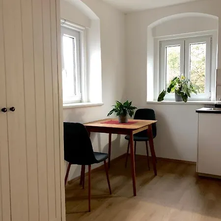 Lady Apartment *