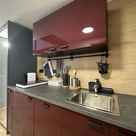 Lady Apartment *